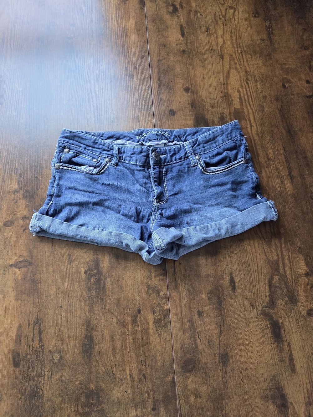 Maurices Juniors Womens Denim Shorts Rolled Cuff Size 11 12 Light Wash
